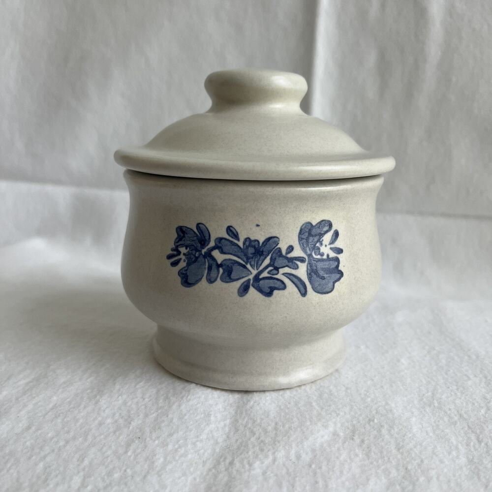 Pfaltzgraff Yorktowne sugar bowl with Lid, stoneware, white and blue.